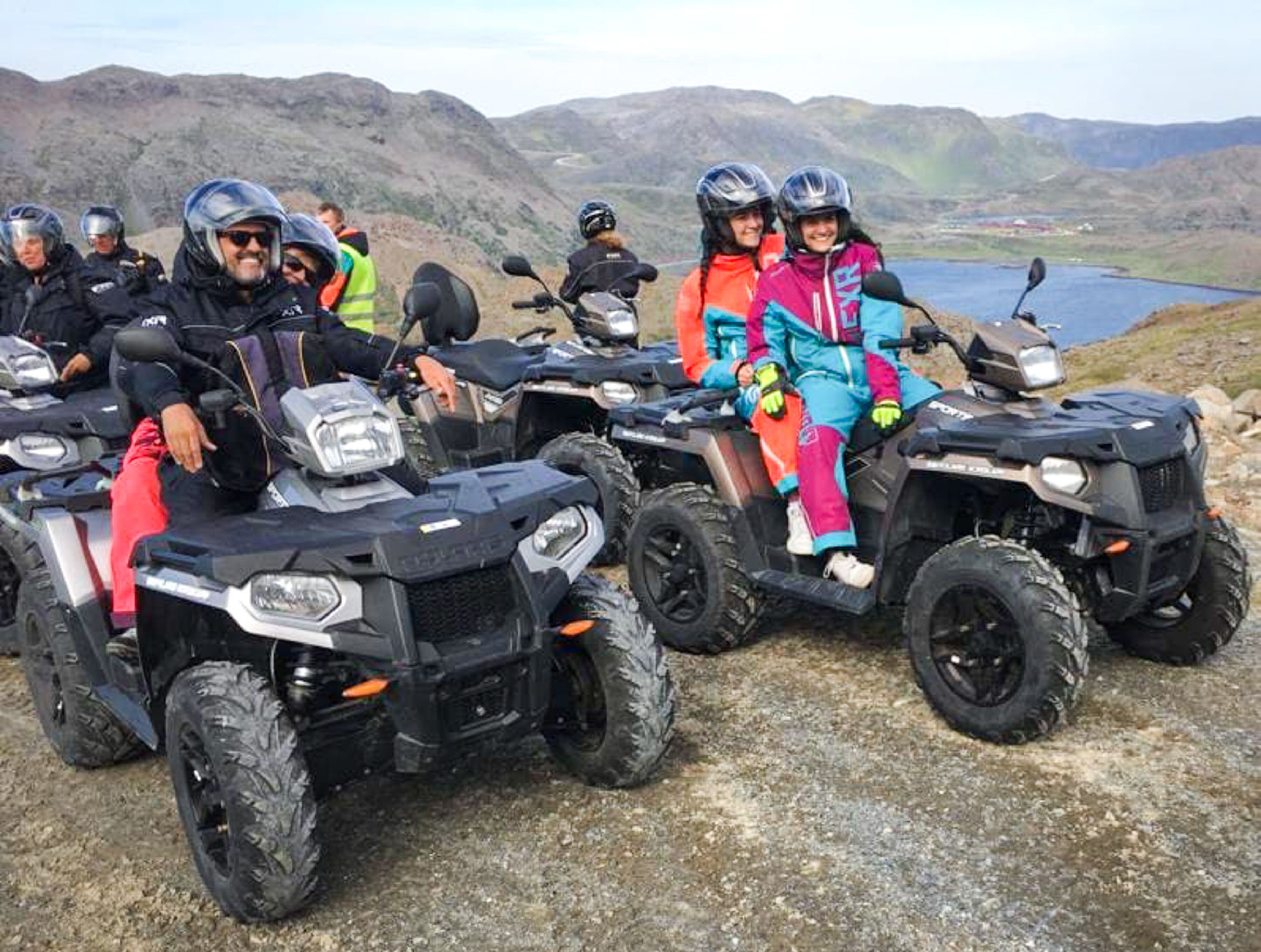  Italienische Familie auf ATVs.