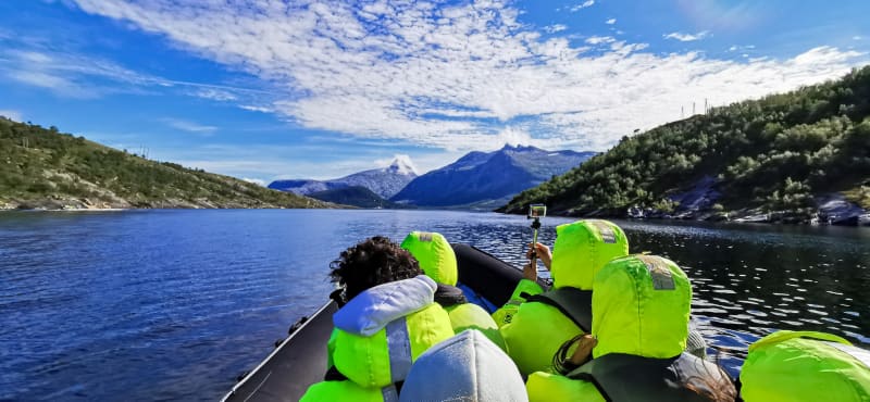 Familien på RIB-eventyr i Bodø