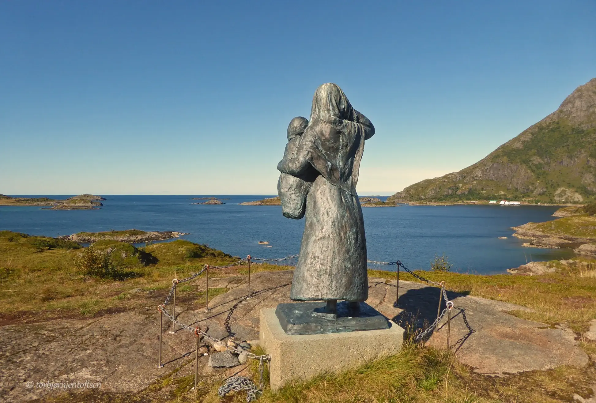 Statue av Anna på Vinje_@Torbjørn Jentoftsen_kunstner_Anne Kirsti Thoralfsdotter Lind